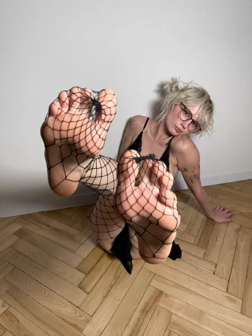 Happy Wednesday, would you sniff lick or suck first?