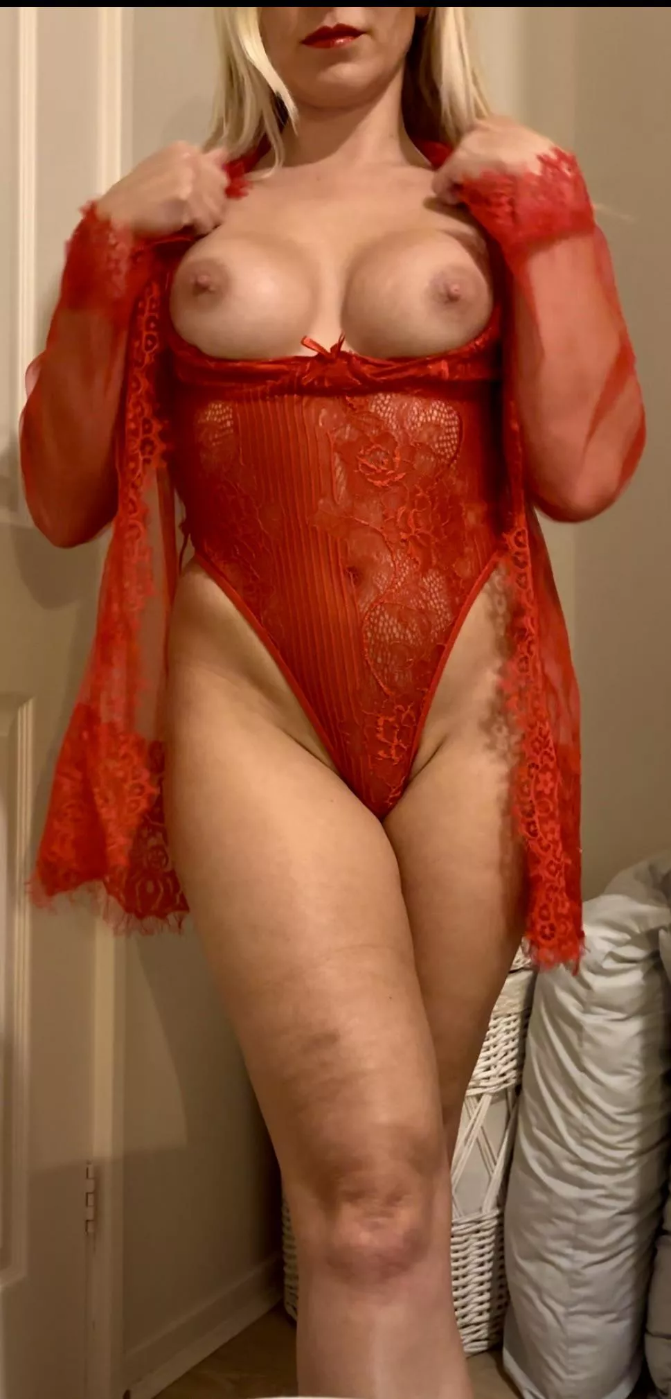 Lady in red 