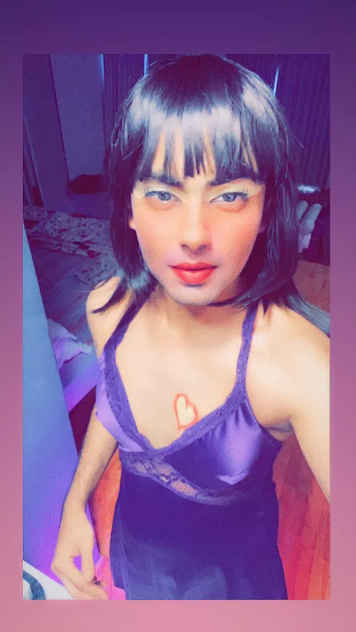 My ex ditched me. So I’m all dressed up & thirsty. 