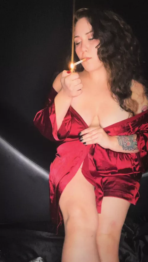 The spark of the lighter makes me wet 