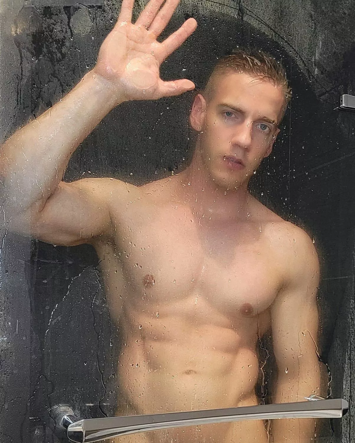 Would you join me 😏🚿?