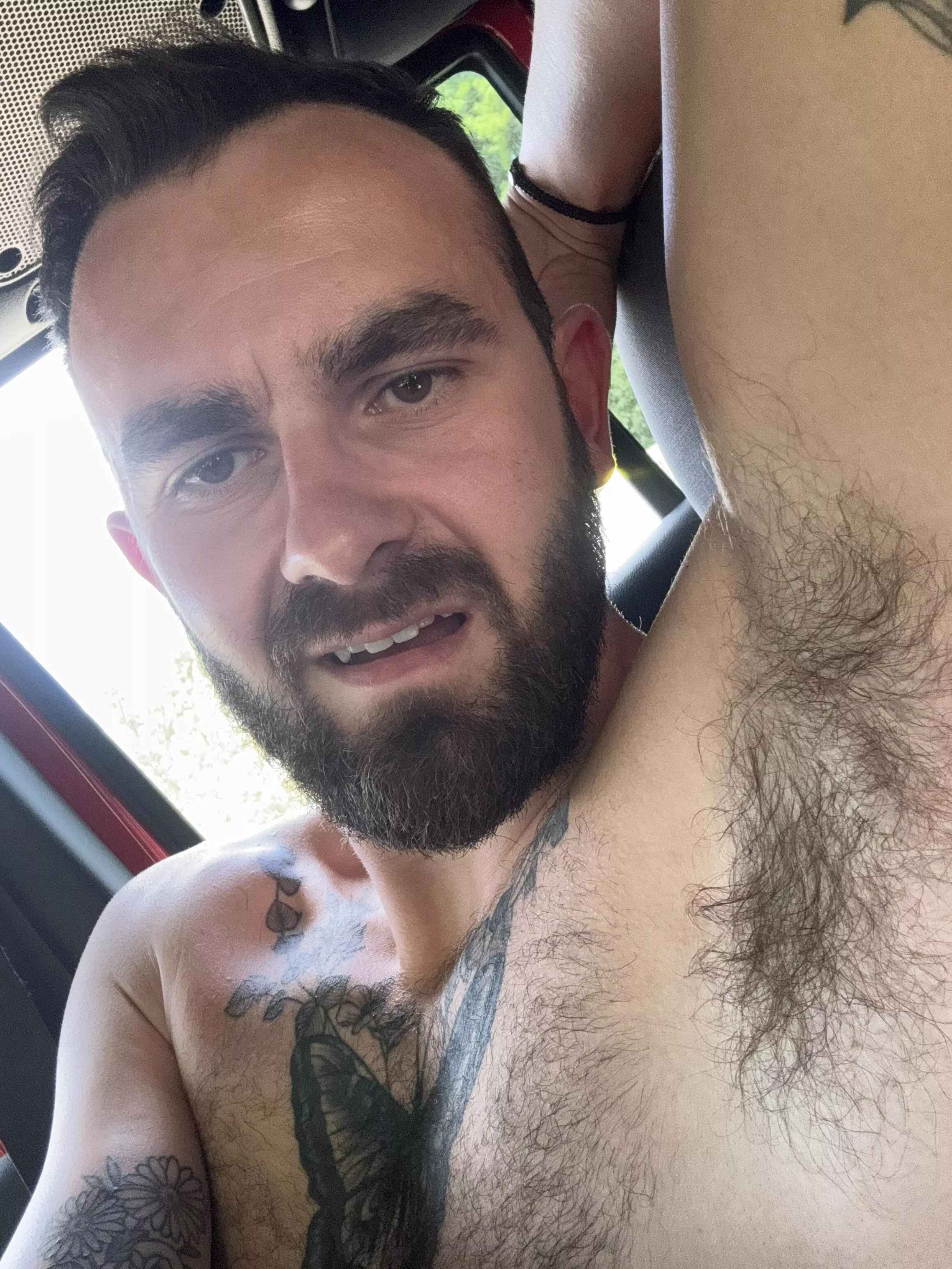 Hairy and sweaty 🥵😈