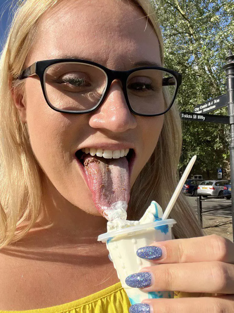 wanna see how wild my tongue can be?