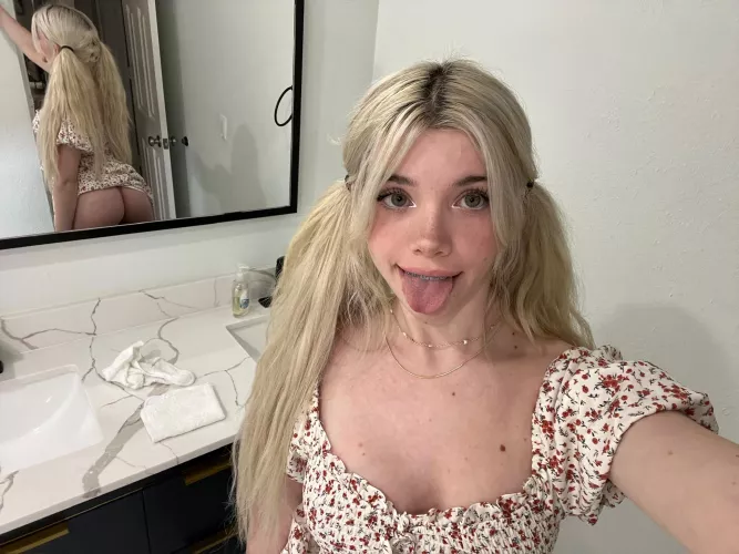 you're not supposed to be staring at my ass, right? :3