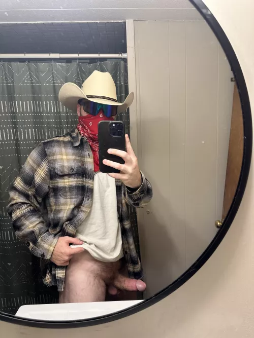 any bros want a big country dick? 😏