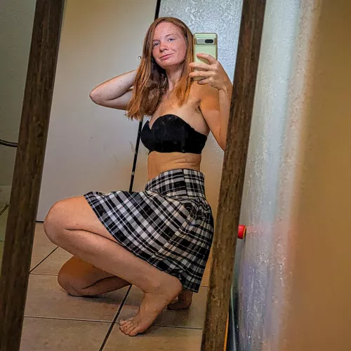 caught in the act of scrolling... but no worries, i’m worth it @redlilyrose19