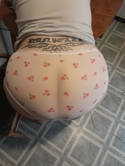 My first post in my fav granny panties