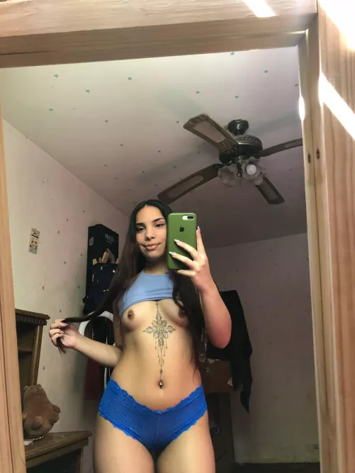 Small chocolate nips