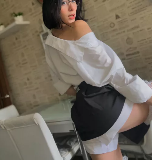 this college girl always loves to explore her sexy hot body