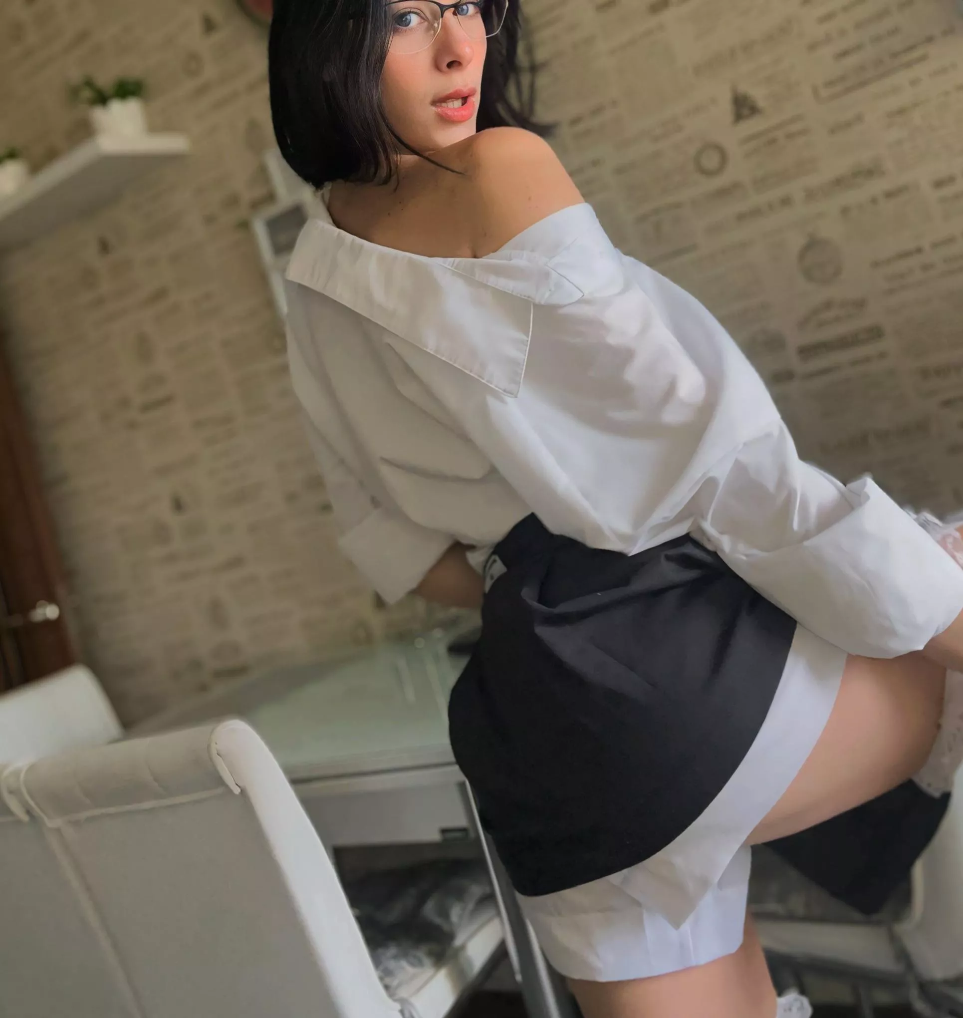 this college girl always loves to explore her sexy hot body