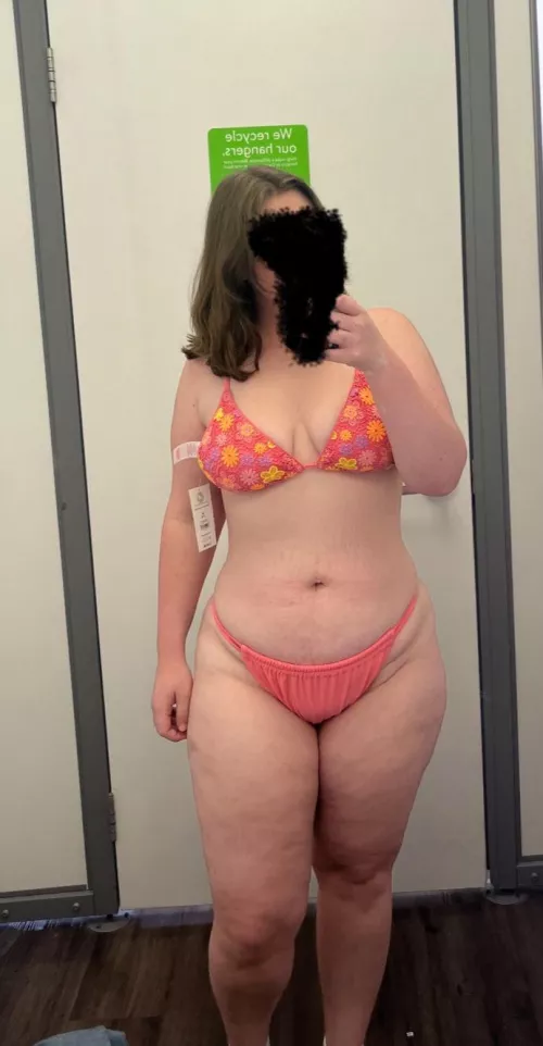 Would I catch your eye at the beach? 👙