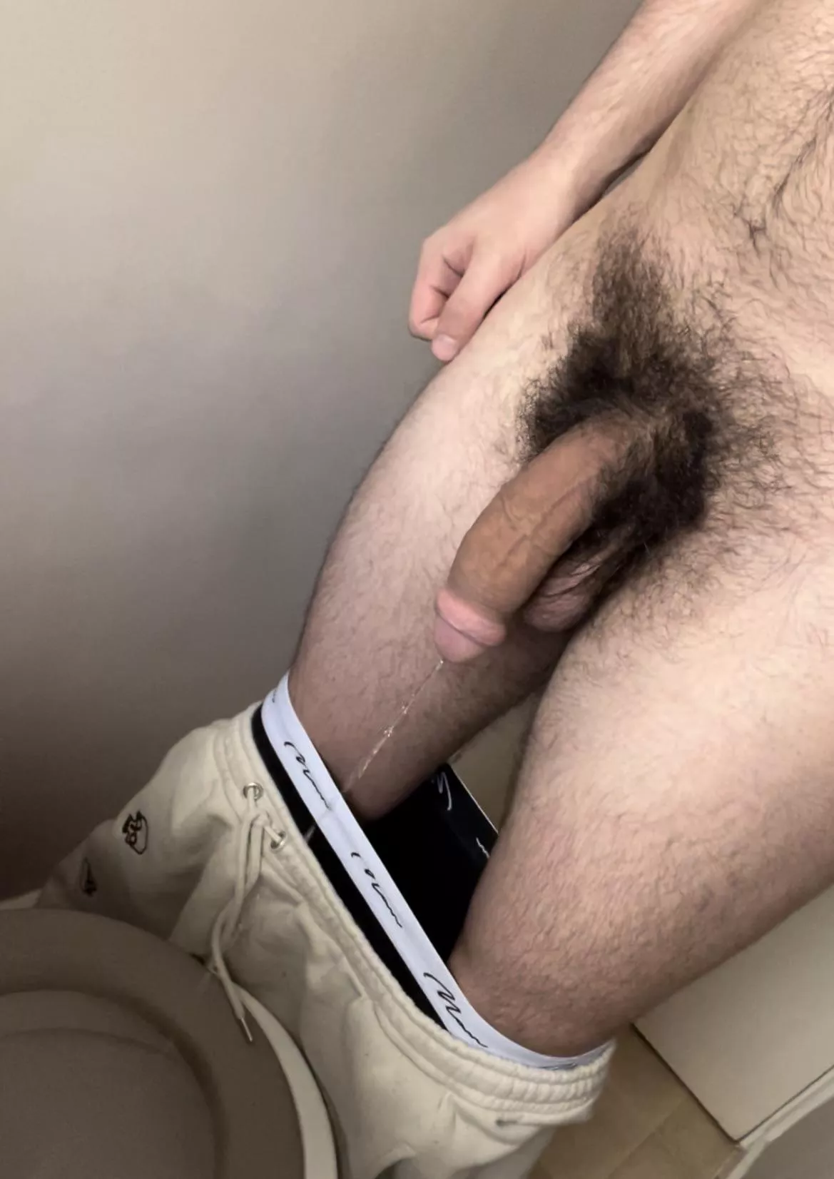 24M. England. 6ft4😈💦 You like hung hairy alphas?💪🏼👅[piss]