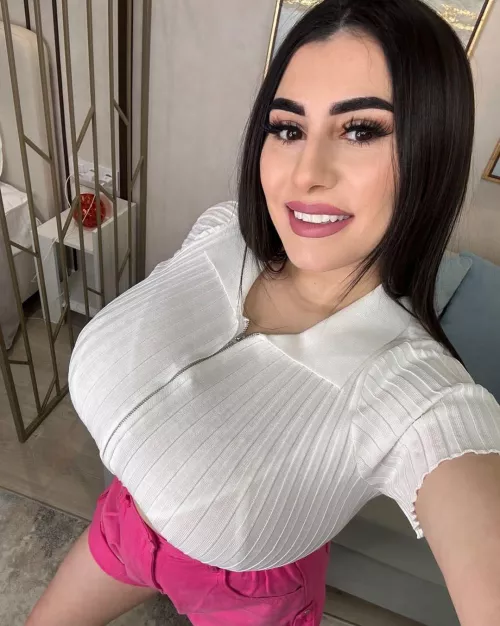 Can't see her own two feet 