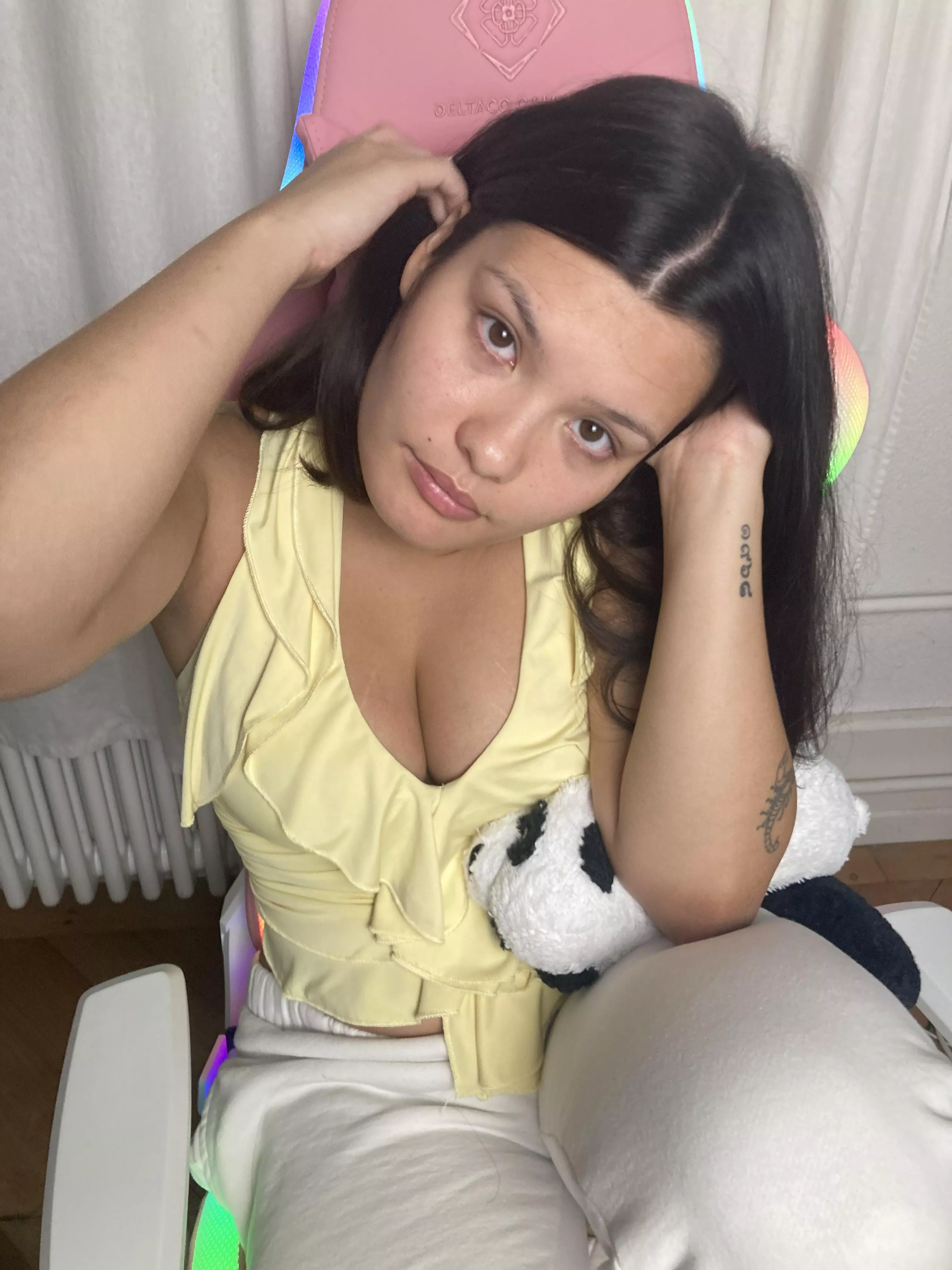 Could I be your 19 yo Asian gamer girl