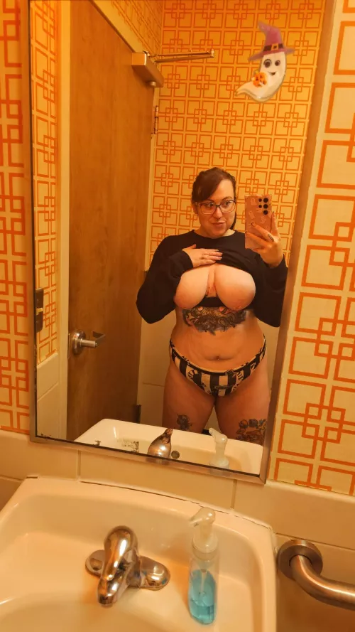 Do y'all like my work decorations