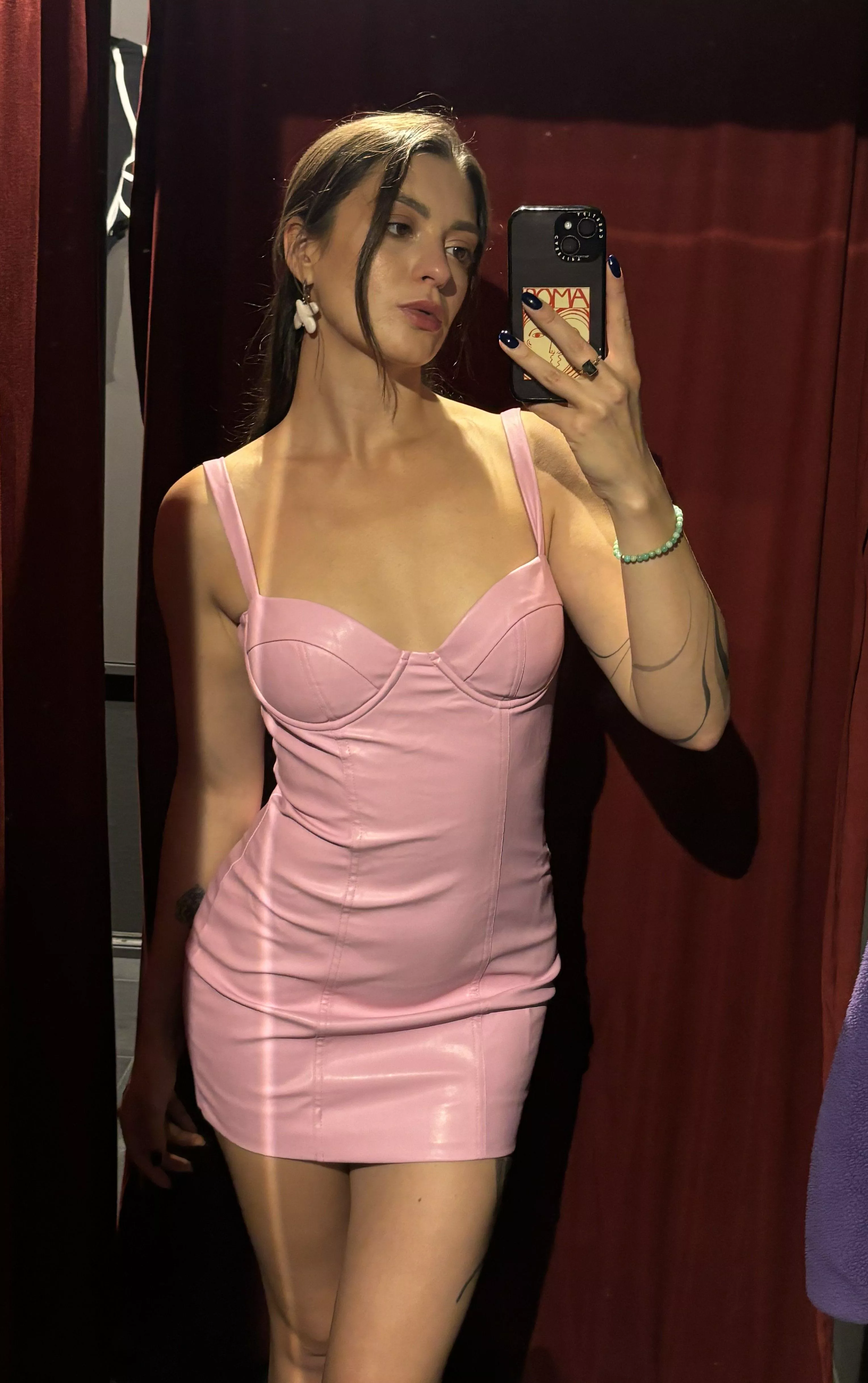 This milf is capable of a lot