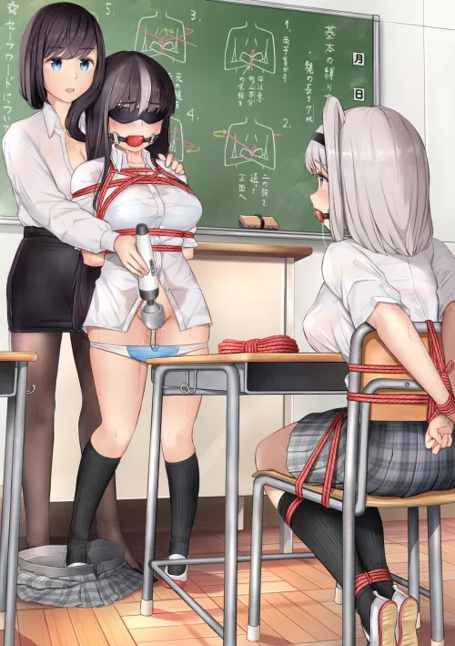 Attending the Bondage 101 class