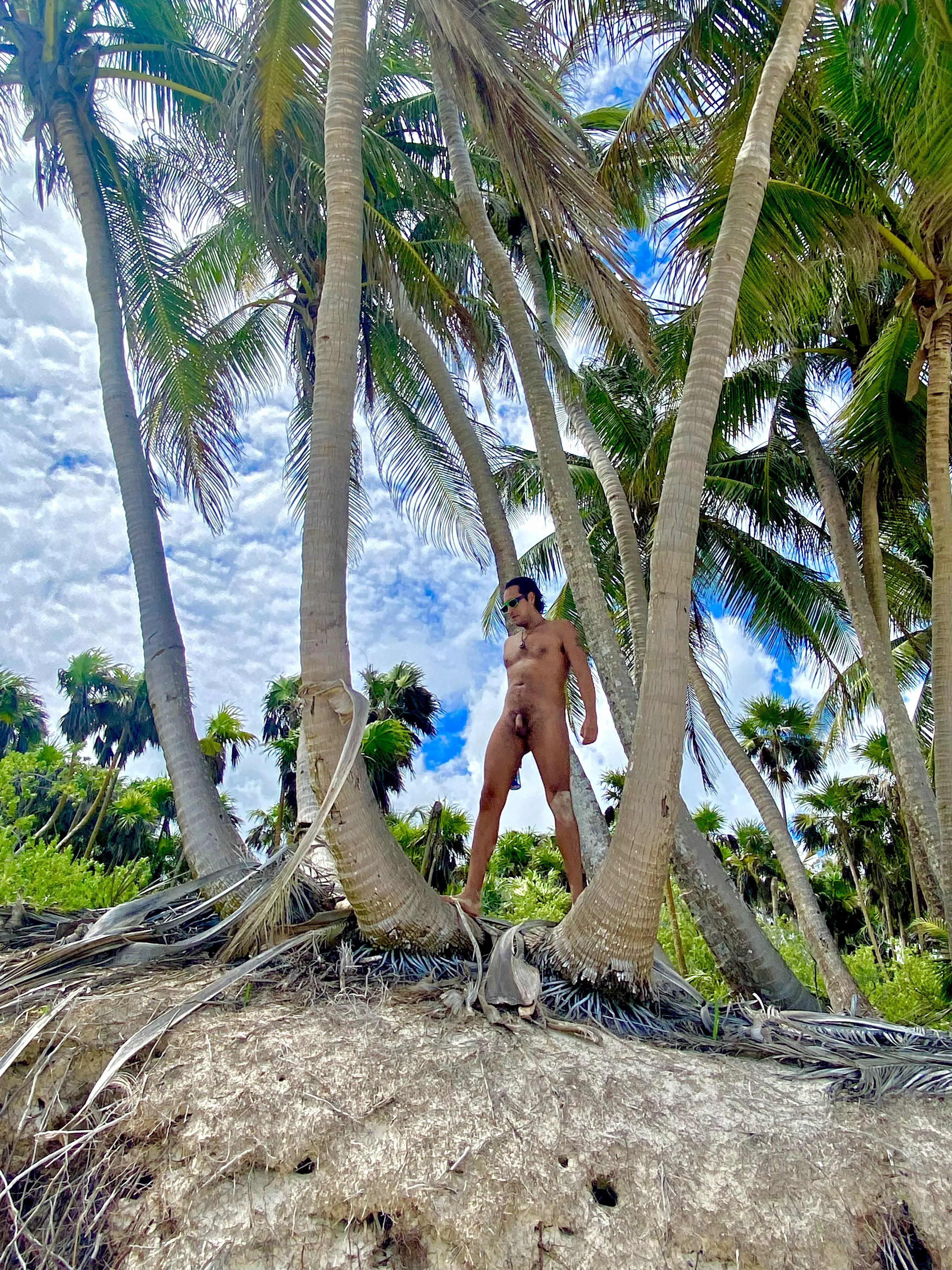 Getting up there naked was a bit of a challenge🏝️😂