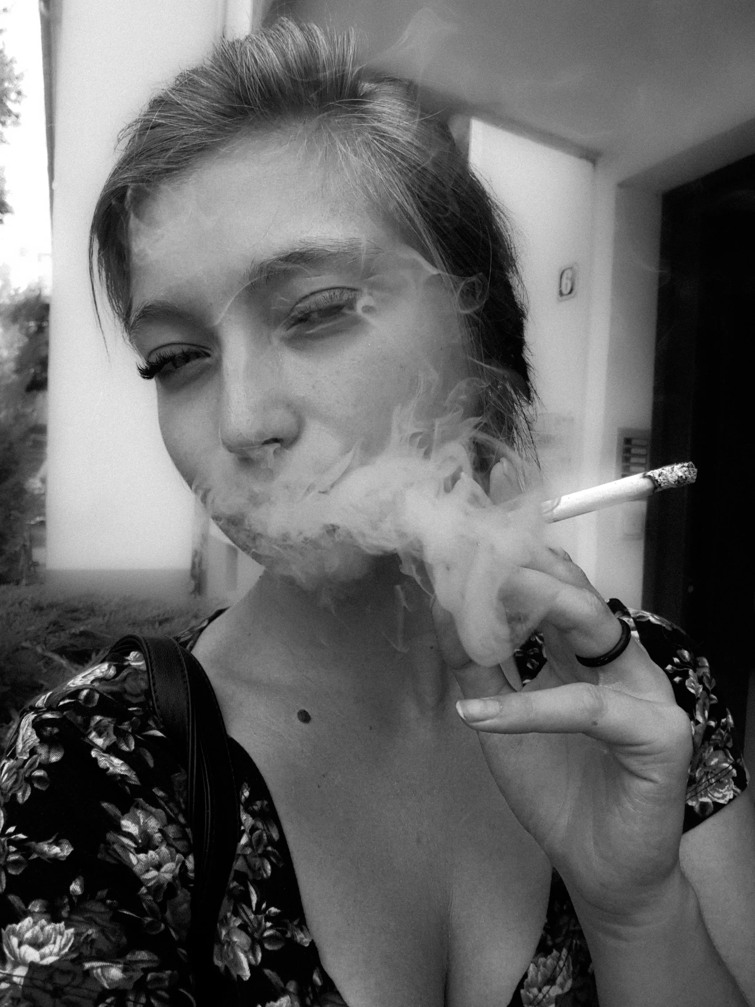 Good morning from your smoking goddess 🚬☀️