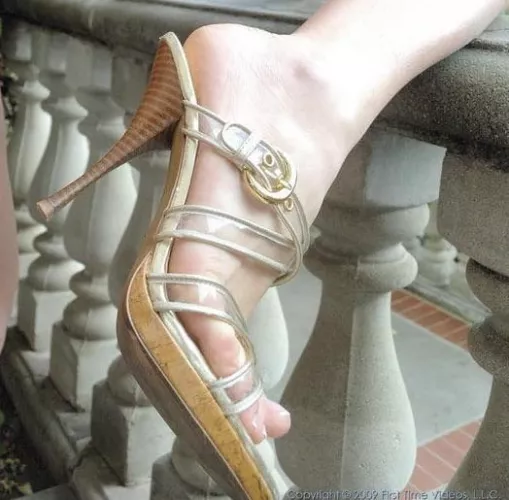 I love a wooden heel