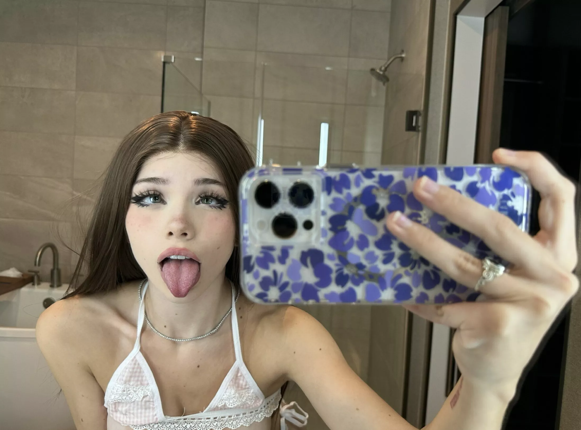 if it’s not too much to ask… care to fill my mouth with a big load? 👅