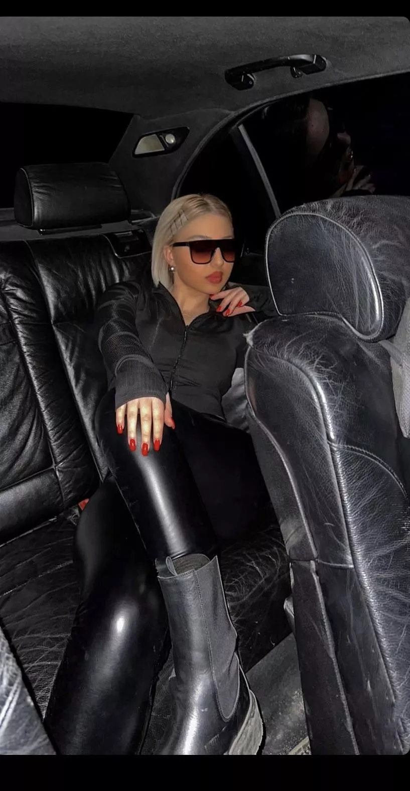 Leather 🥵🥵 fuck me 