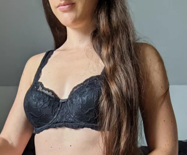 Shiny black lace bra [IRTR]