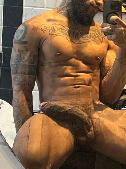 25 looking for smooth cute bottoms to serve my big dick an sjojo1001 