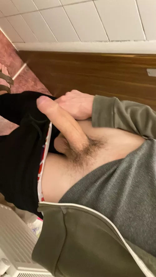 anyone down for some veiny twink cock? ;) 