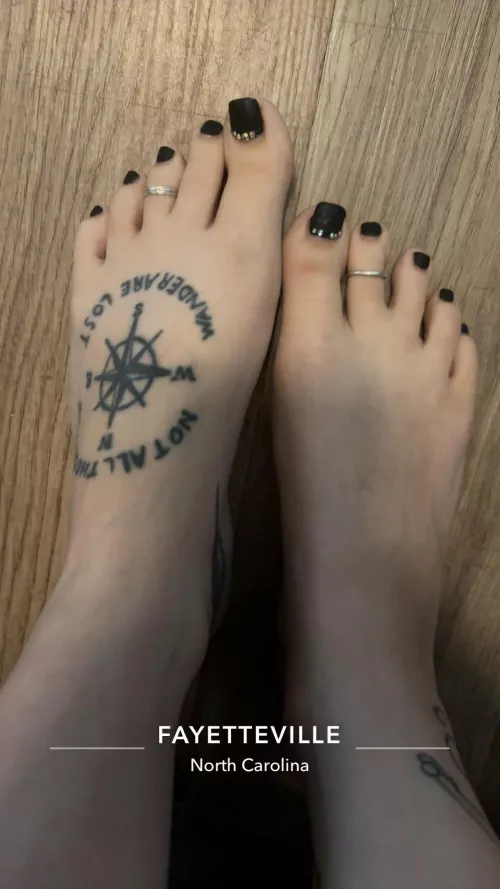 Cum worship my pretty feet in NC