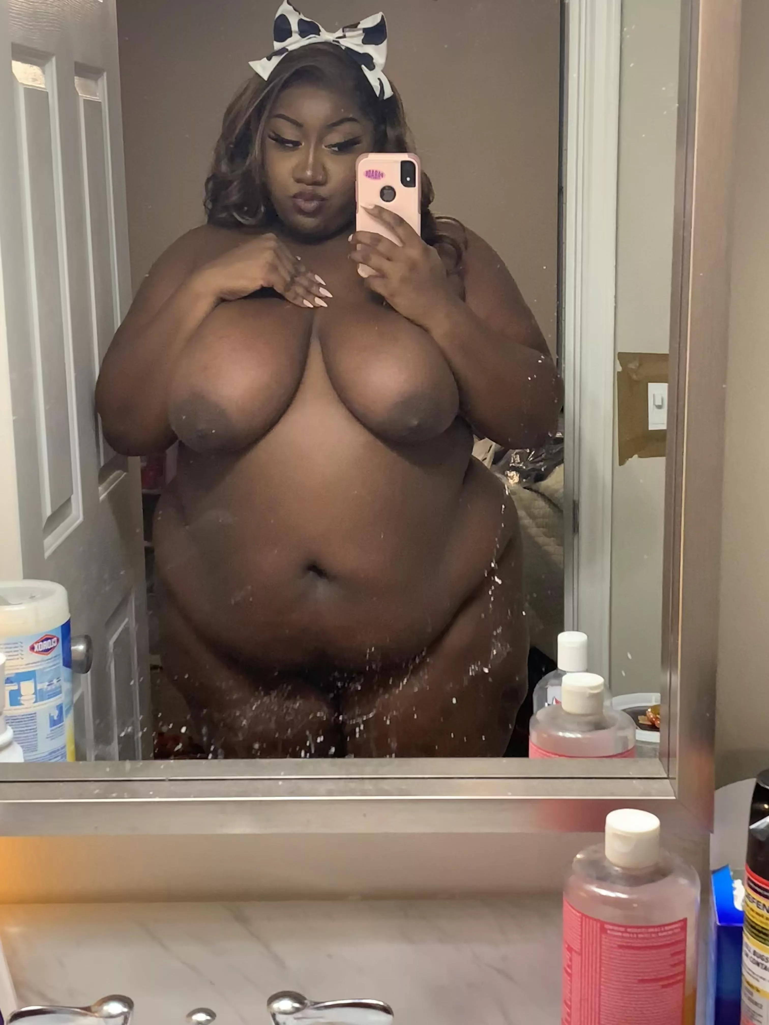 Damn near taking up the door frame these days🤭