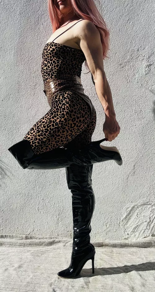 Do heels turns you on? [F]