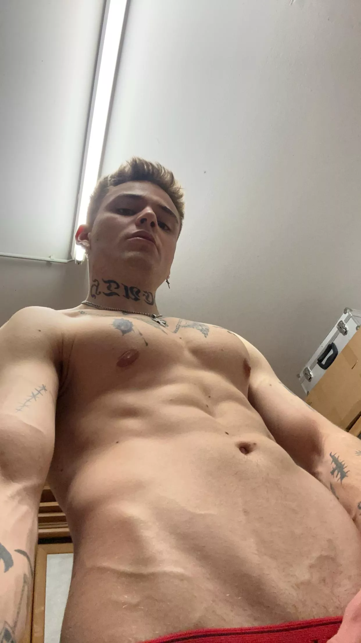 how about veiny V shape ?😈