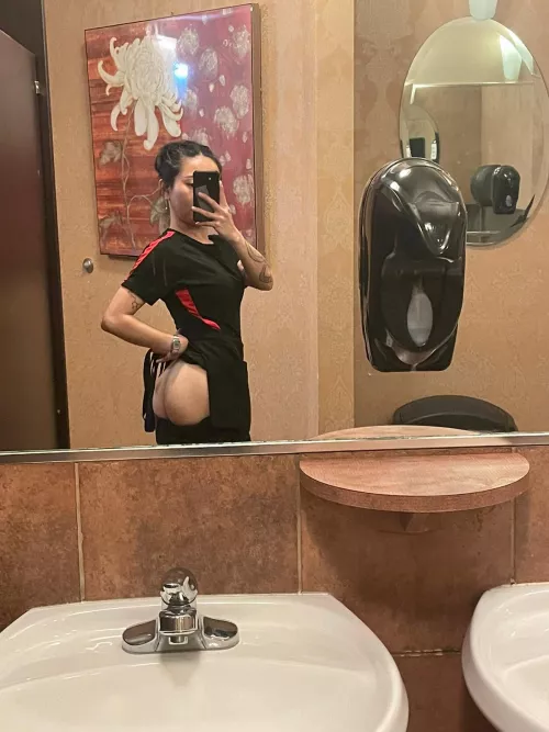 I need someone to grip my cheeks :(