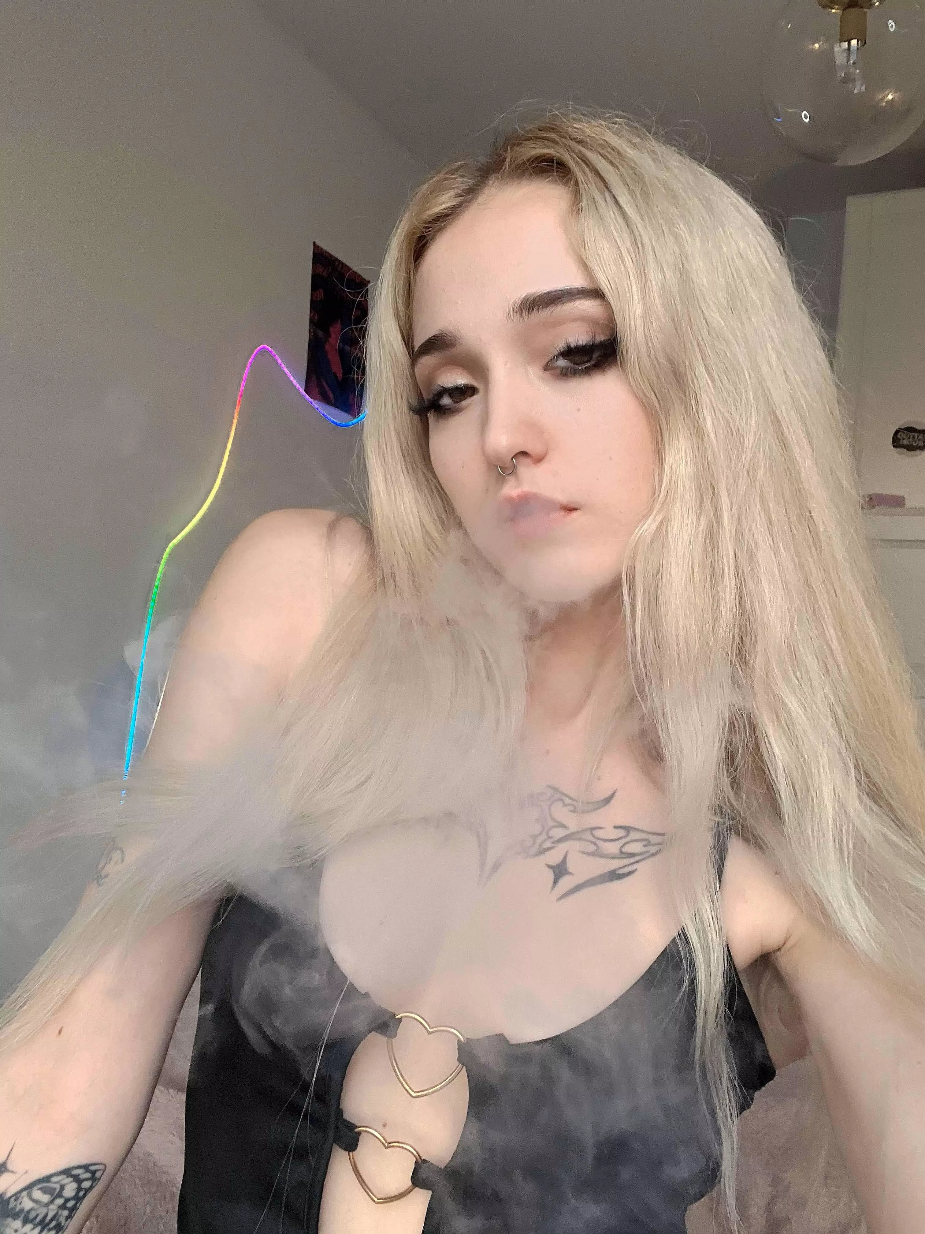 I need someone to make me cum while I smoke