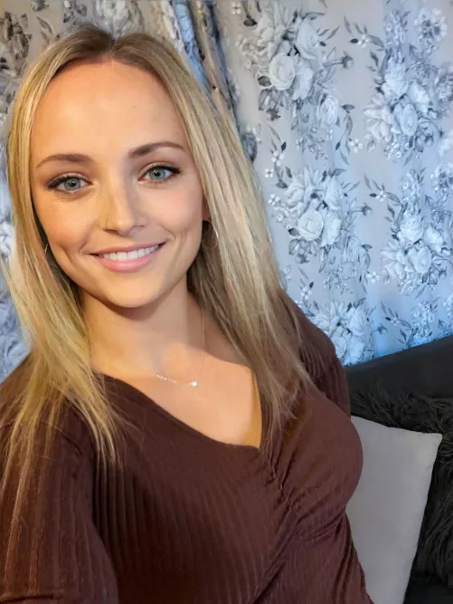 Petite British hotwife says hello, and she's ready to say goodbye to your clothes