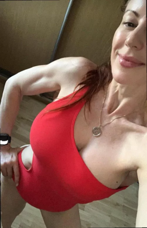 Sexy red tights - check! Disco music from 1980 - check! Naked mature man on my bed - absent! Shall we try again?