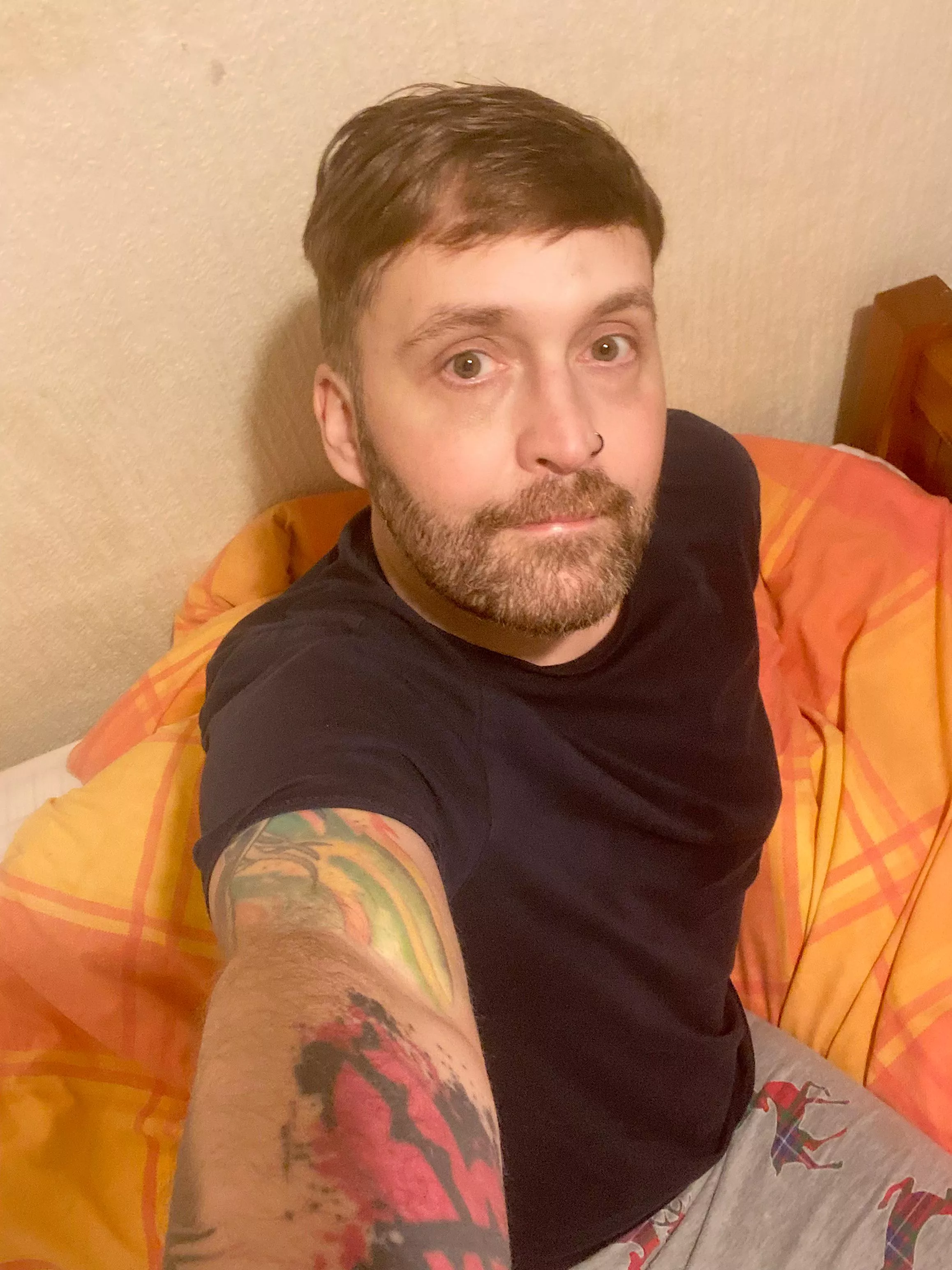 Shower done, chill time now, that was a long day. Hope everyone’s Monday wasn’t too bad.  Ps. Don’t mind the reindeer pyjamas 😂 it’s only 2 month away anyway 😂 