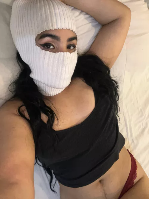 Who would like to share a bed with me?