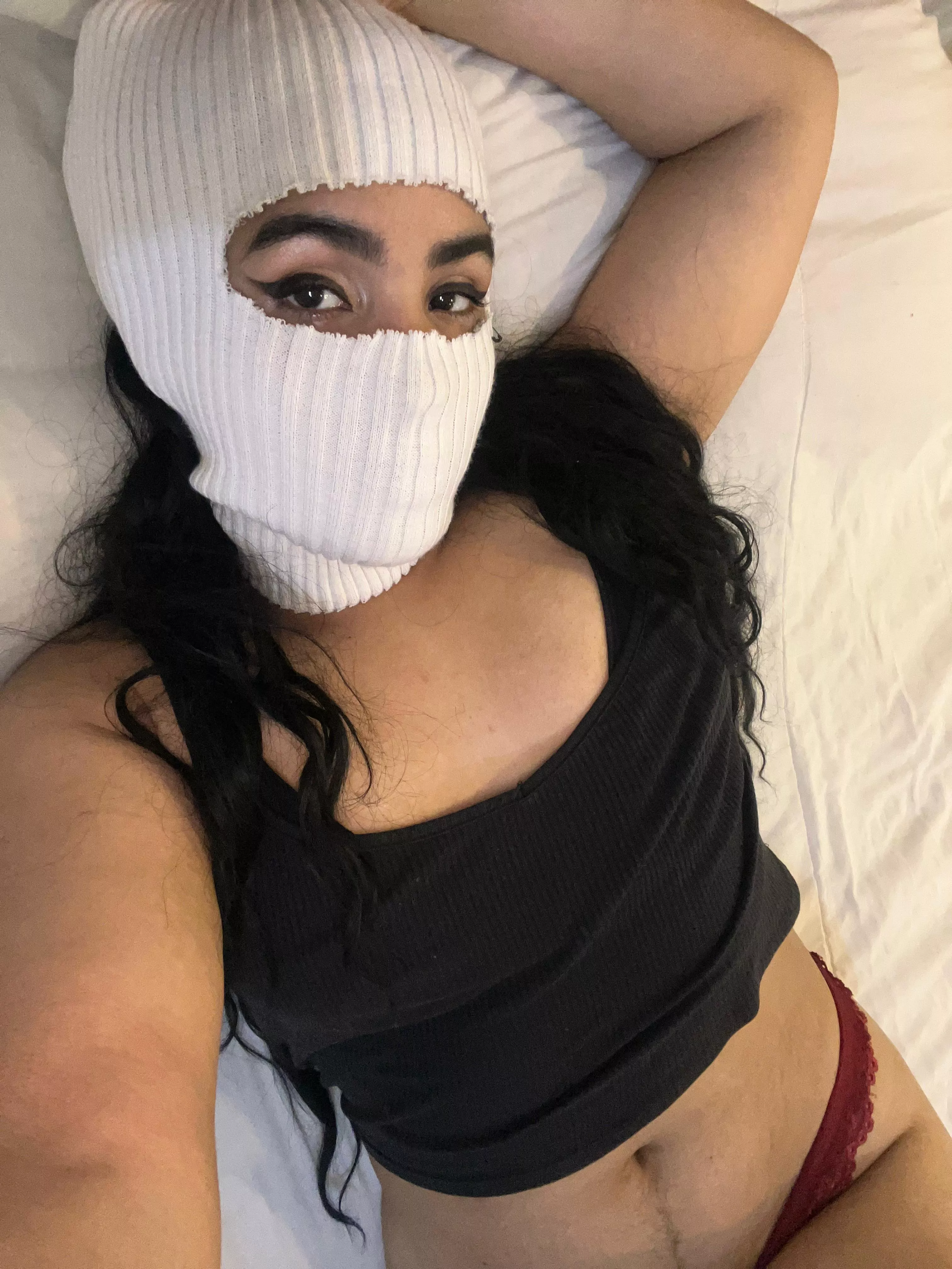 Who would like to share a bed with me?