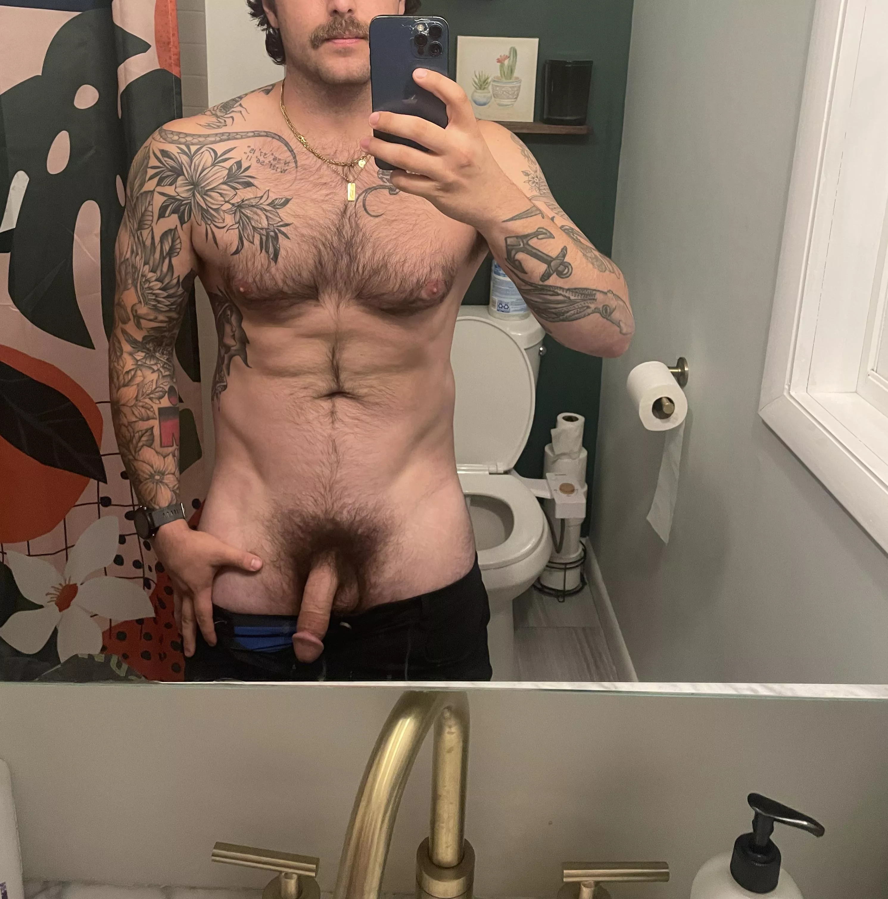 [30] nothing makes me happier than eating pussy