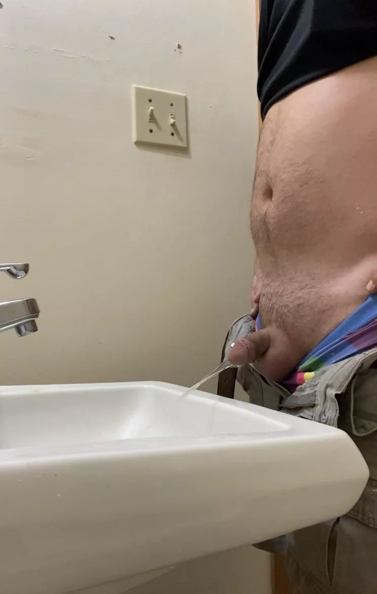 (31) little dick sink piss