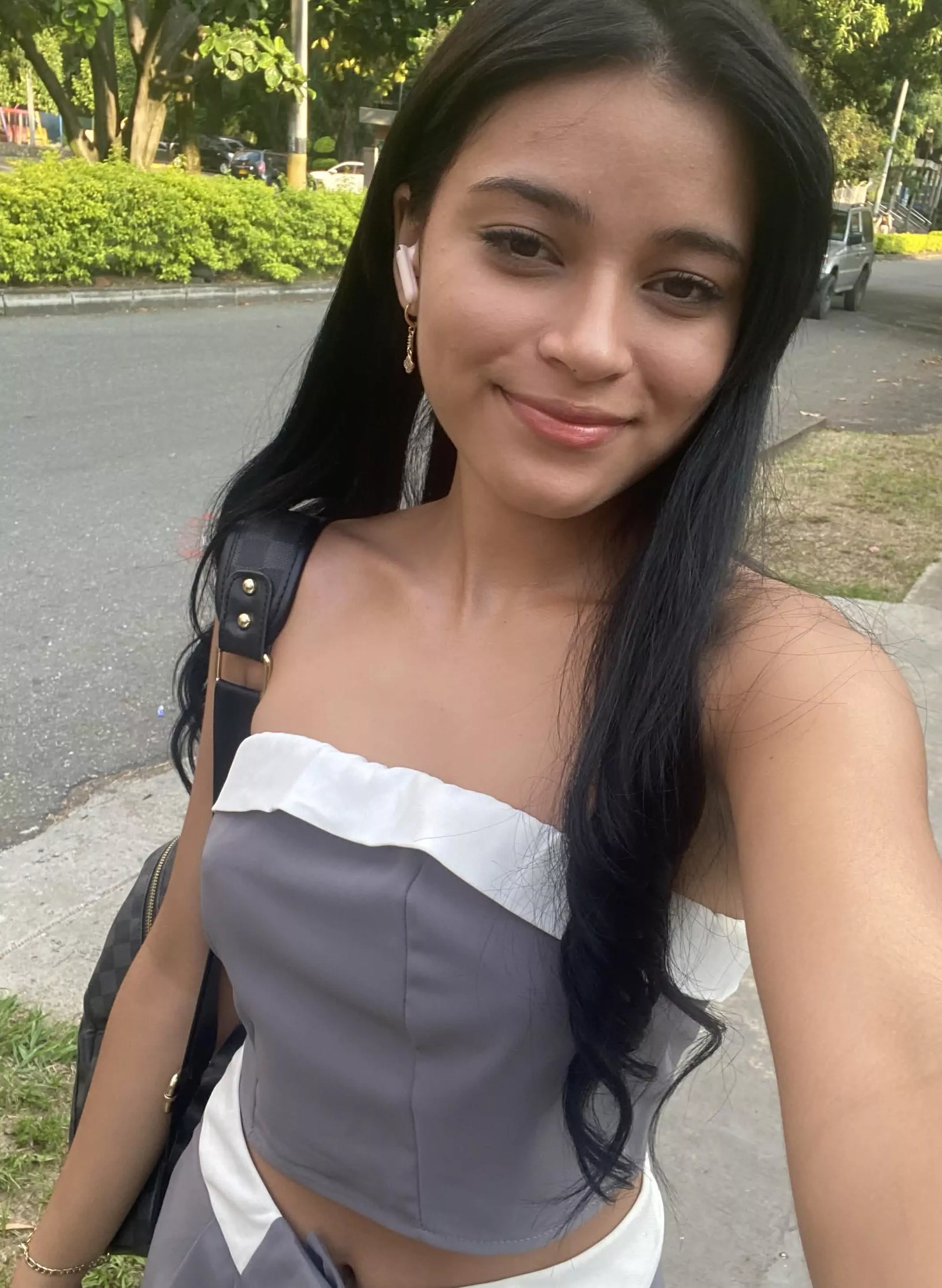 Classy girl, classy outfit!