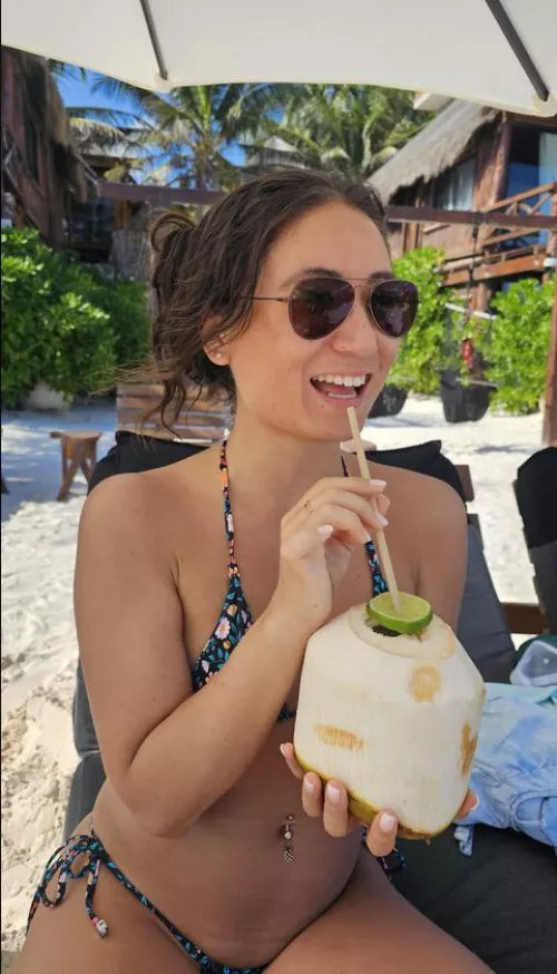 Coconut sips and cheeky grins! 😏