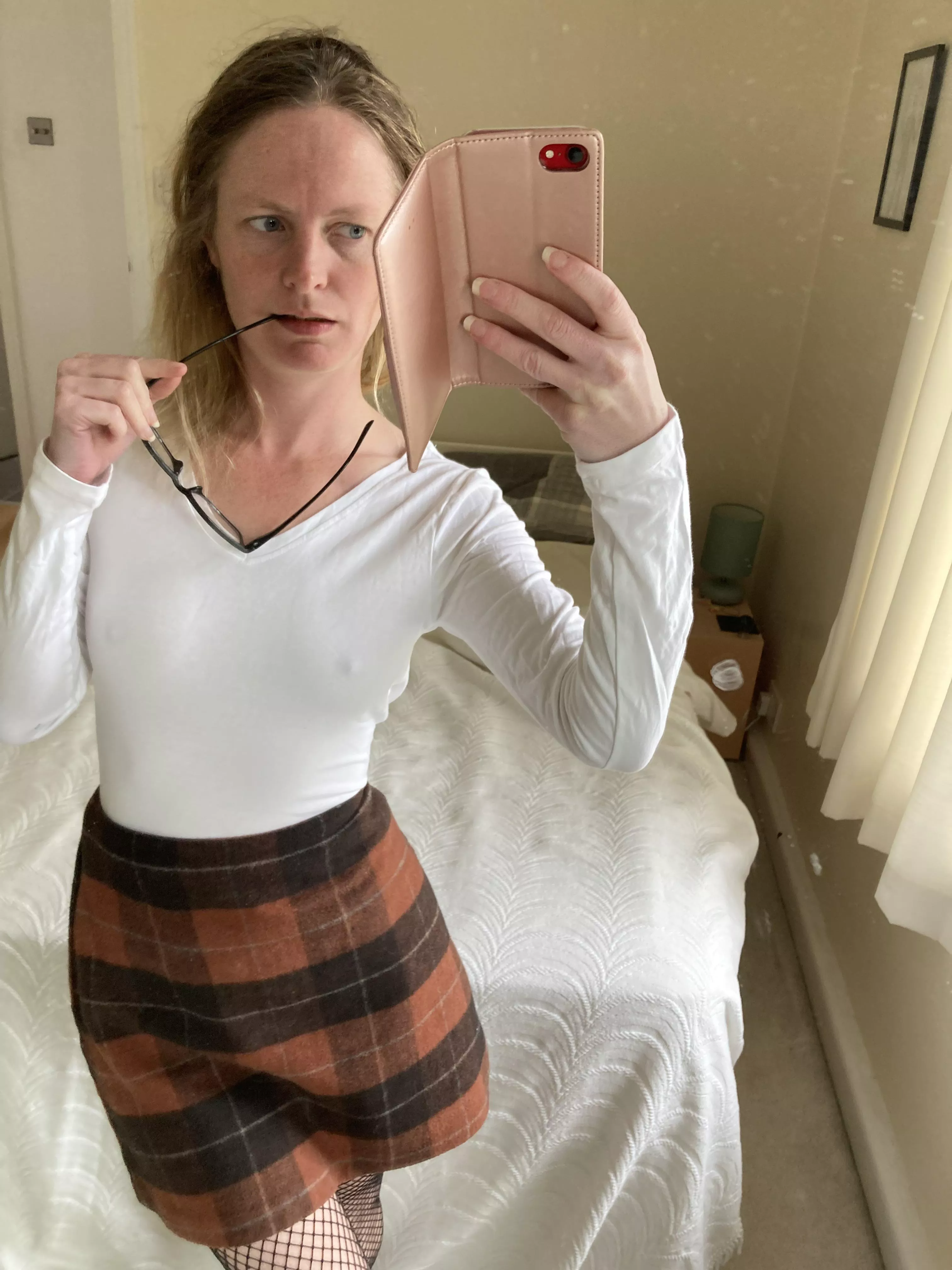 Do you like a lady with glasses? 