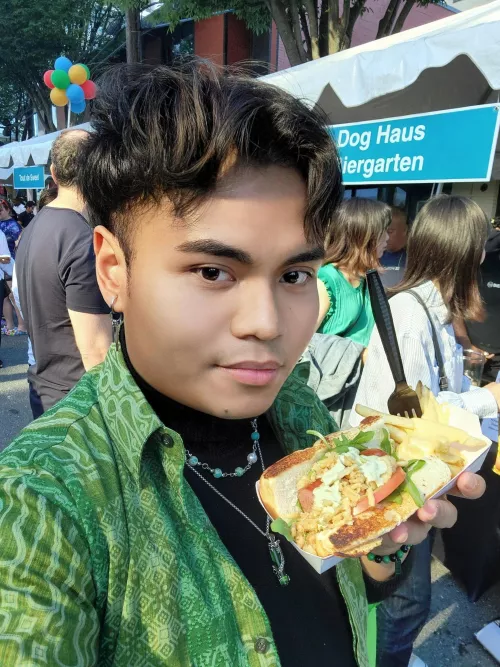 I'M EATING THE DOGS! I'M EATING THE TOTS! I'M EATING THE FOOD OF THE PEOPLE THAT COOK HERE!