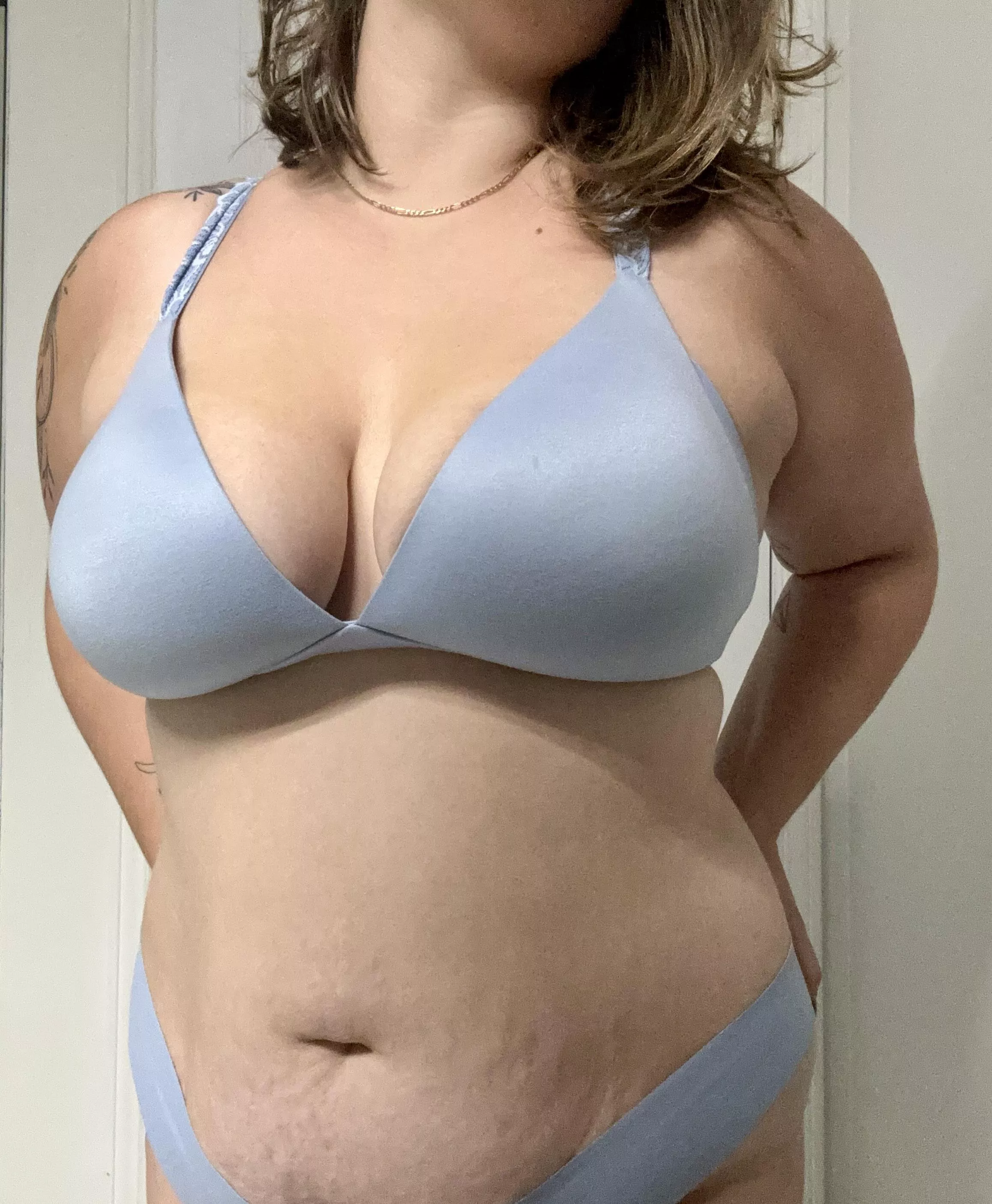 Needed to show off my new bra 😋 (F)