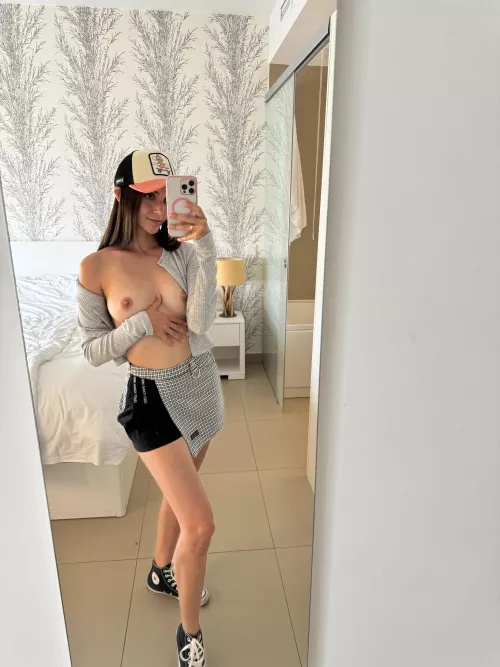 petite from lips to hips