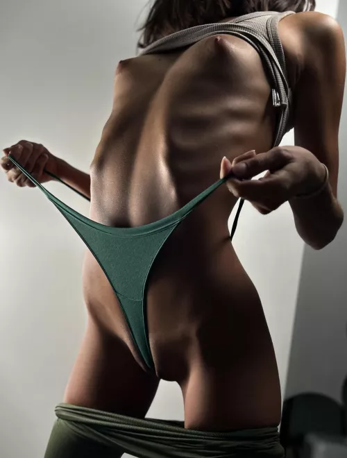 This is how panties are adjusted to fit perfectly