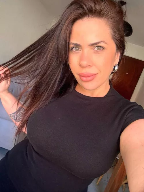 what's better than a classy look but with a little distraction 42F